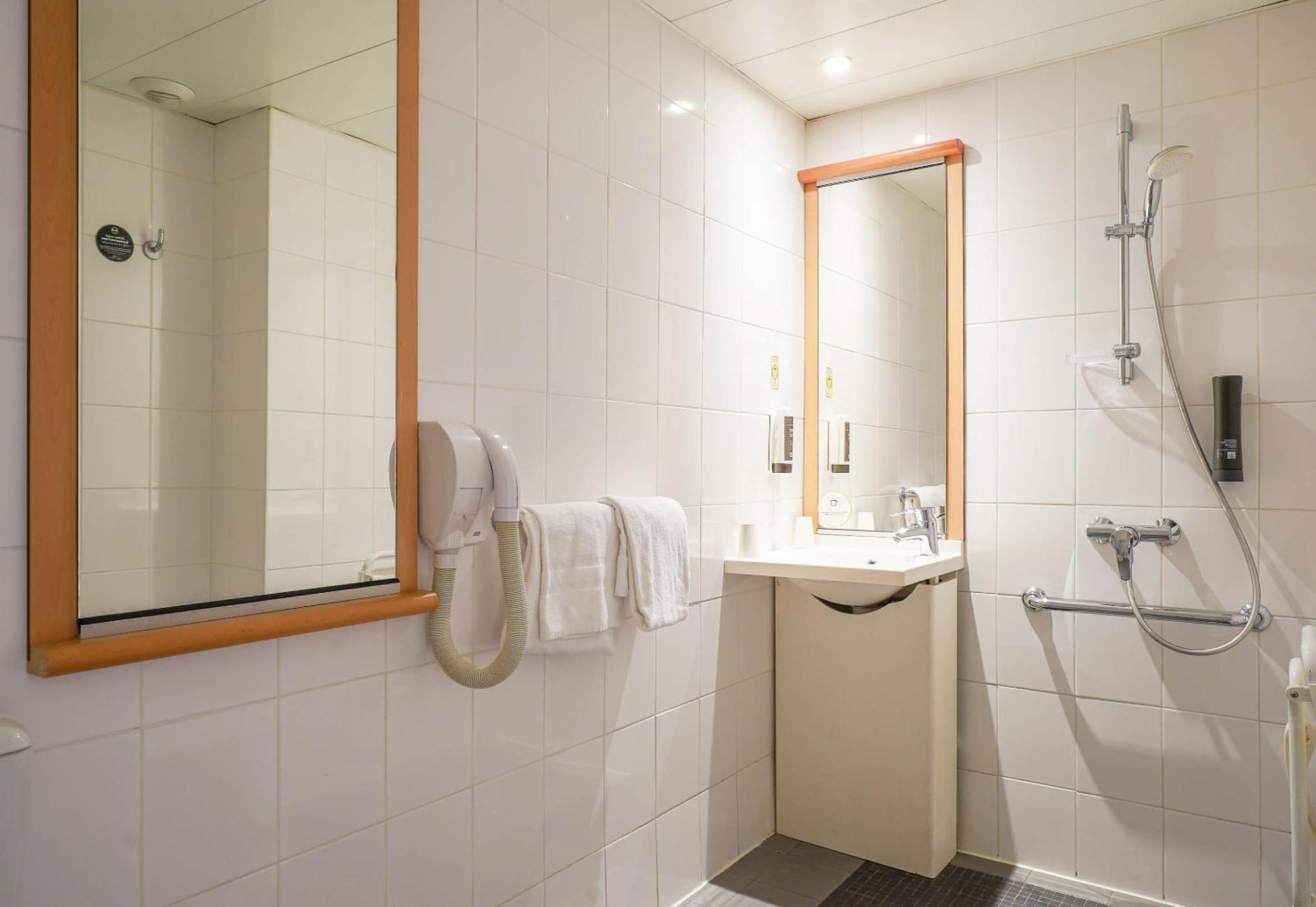 B&B Hotel Marseille Centre Vieux Port Luaran gambar
